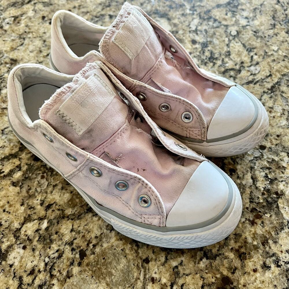 Converse All Star Girls Size 1 Low Top Sneaker Shoes Light Pink No Laces Slip On